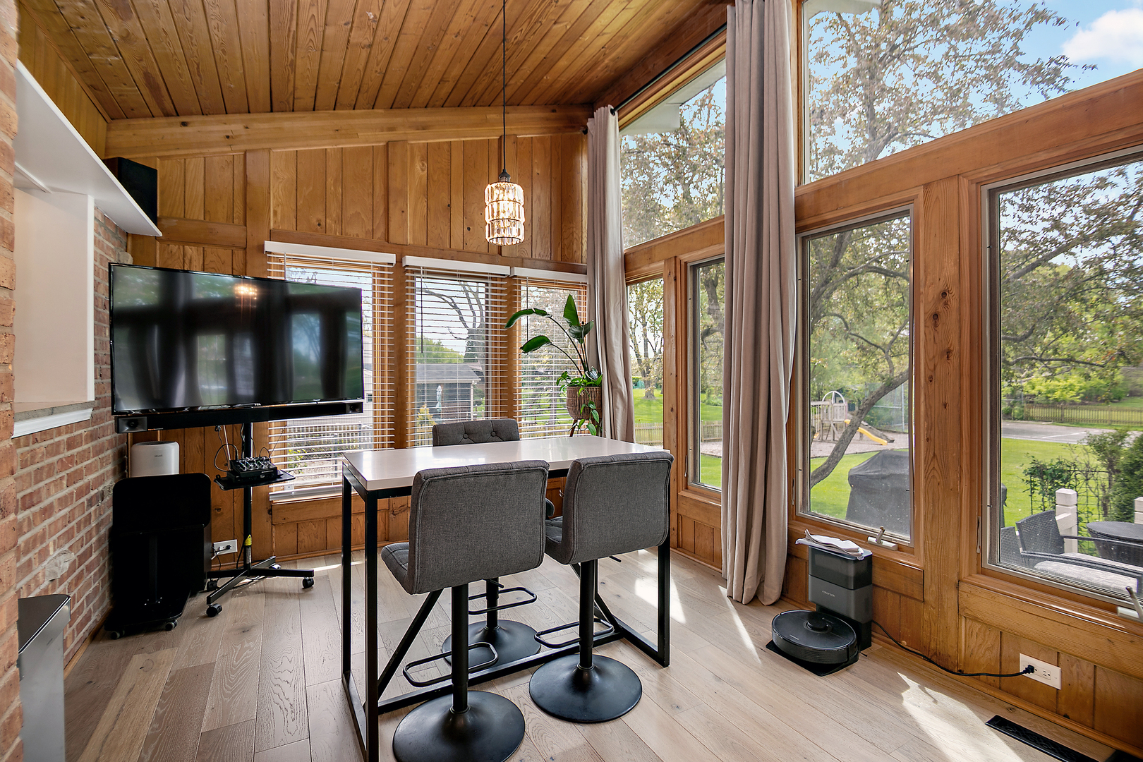 765 W Bayer Drive, Palatine, IL 60067