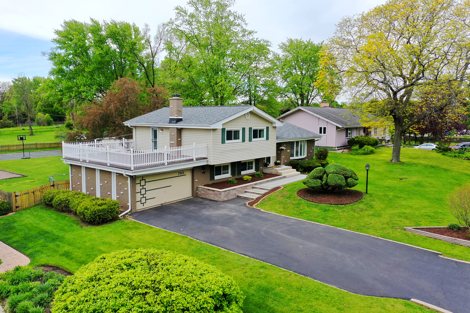765 W Bayer Drive, Palatine, IL 60067