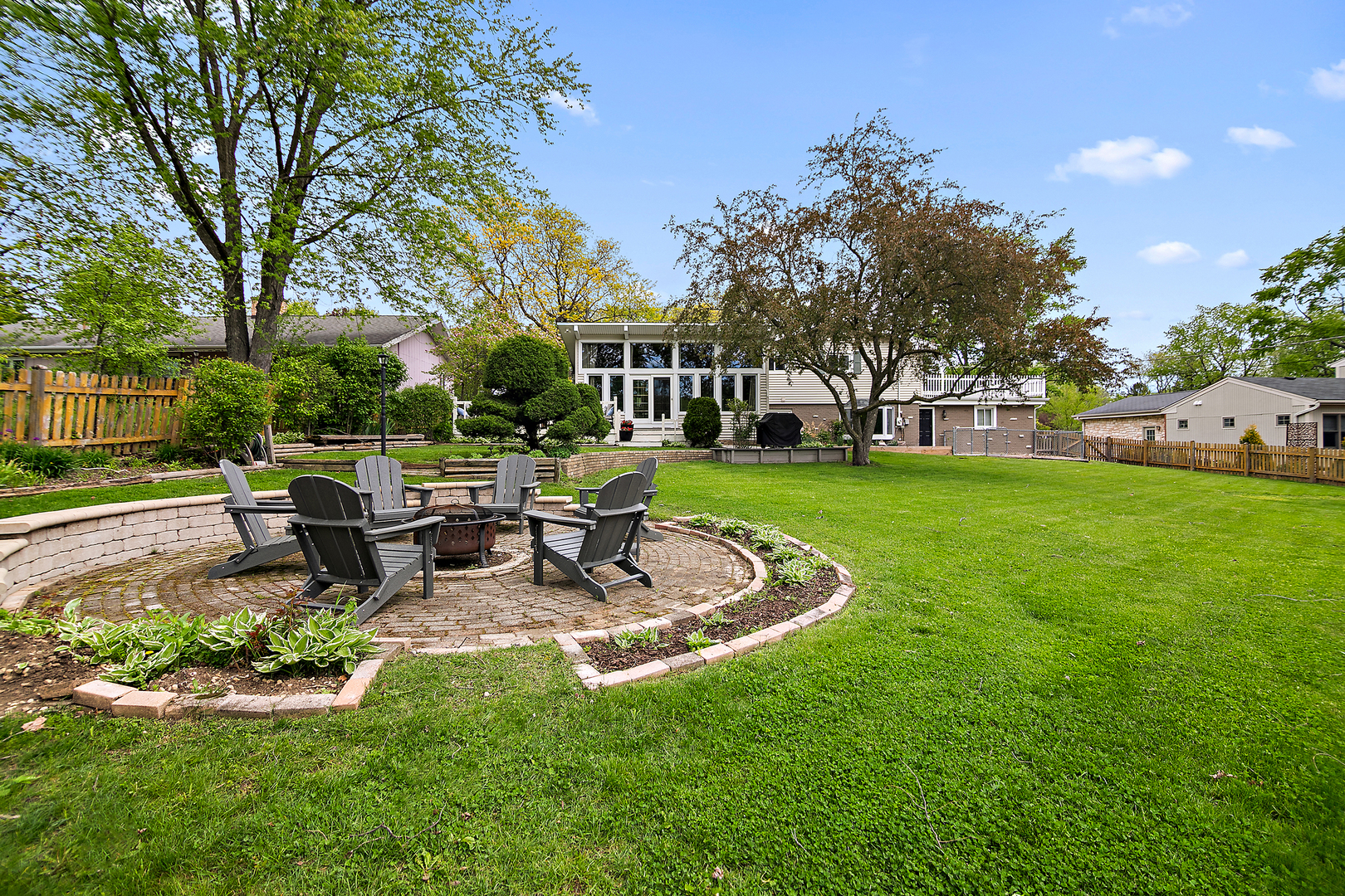 765 W Bayer Drive, Palatine, IL 60067