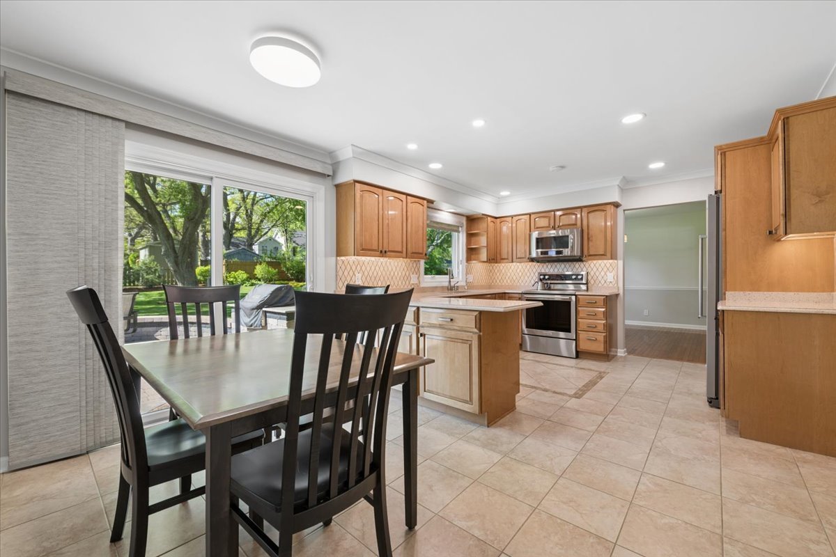 4707 Daniel Drive, Crystal Lake, IL 60014