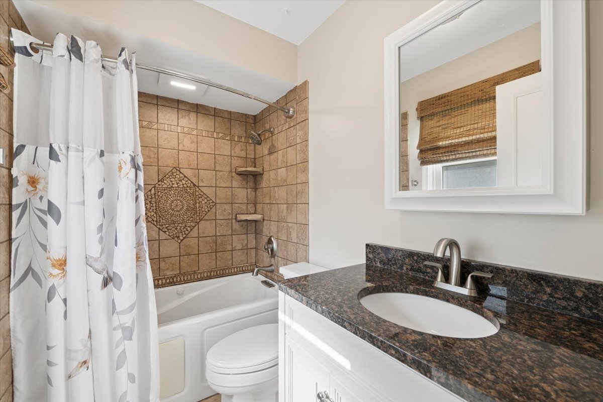 4707 Daniel Drive, Crystal Lake, IL 60014