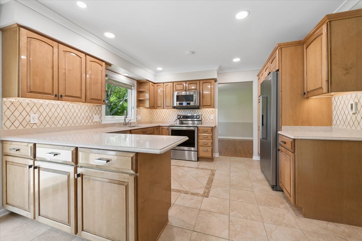 4707 Daniel Drive, Crystal Lake, IL 60014