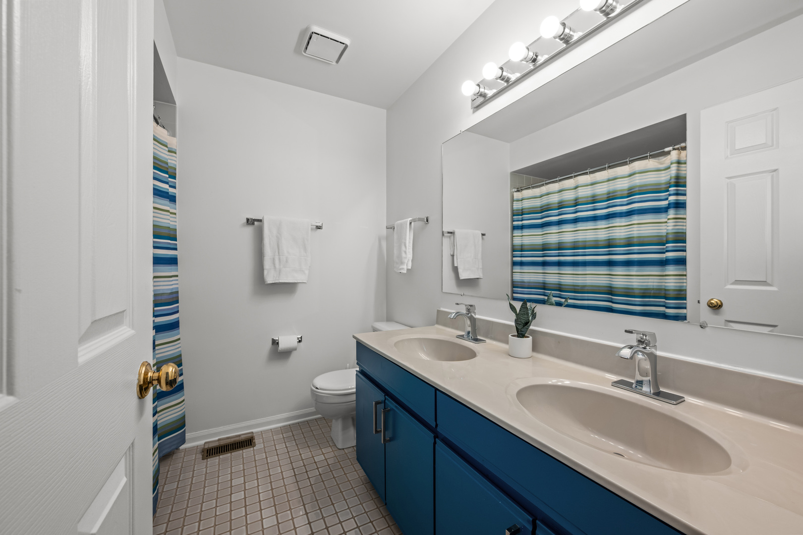 1631 Terri Circle, Naperville, IL 60563
