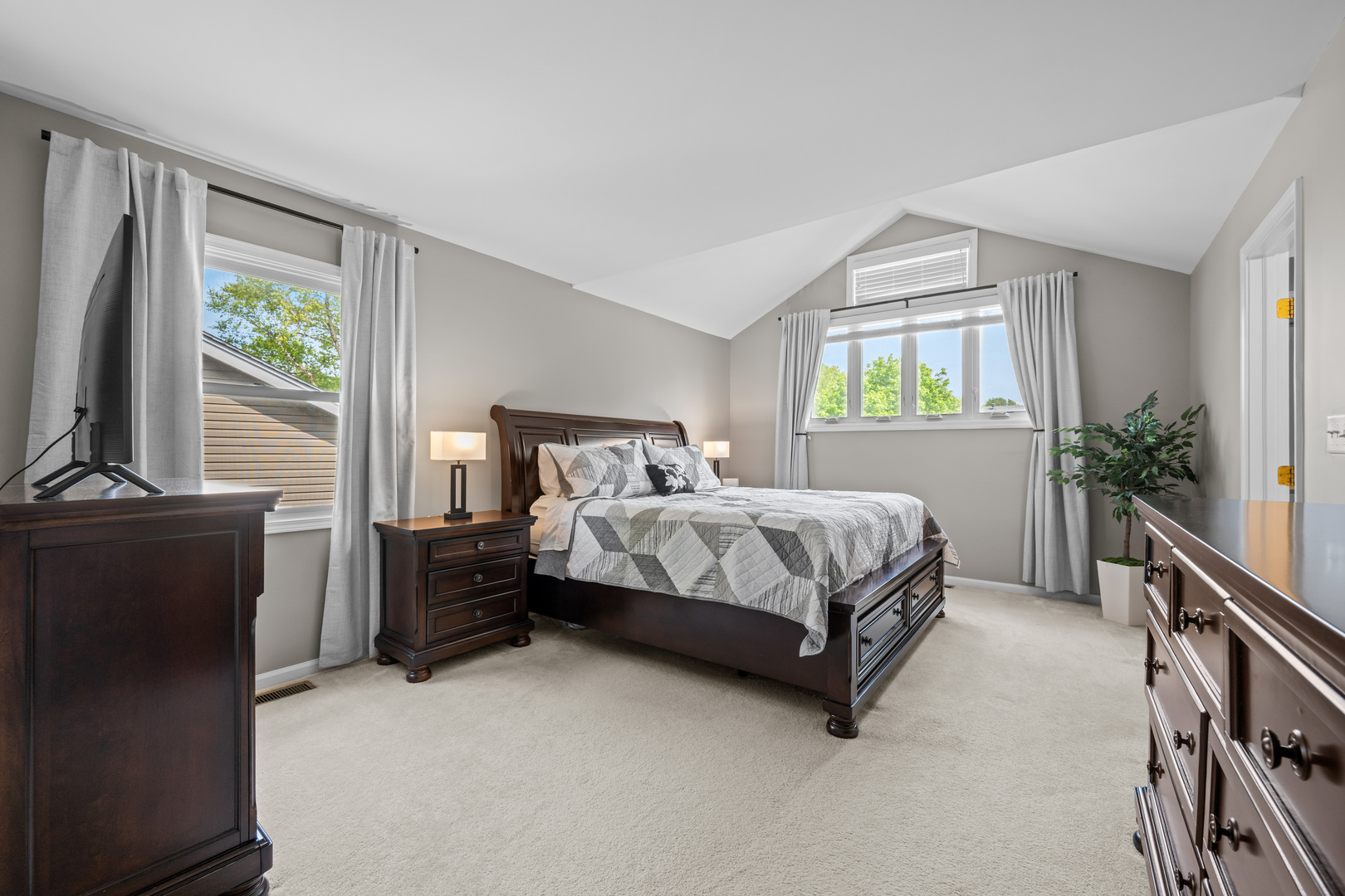 1631 Terri Circle, Naperville, IL 60563
