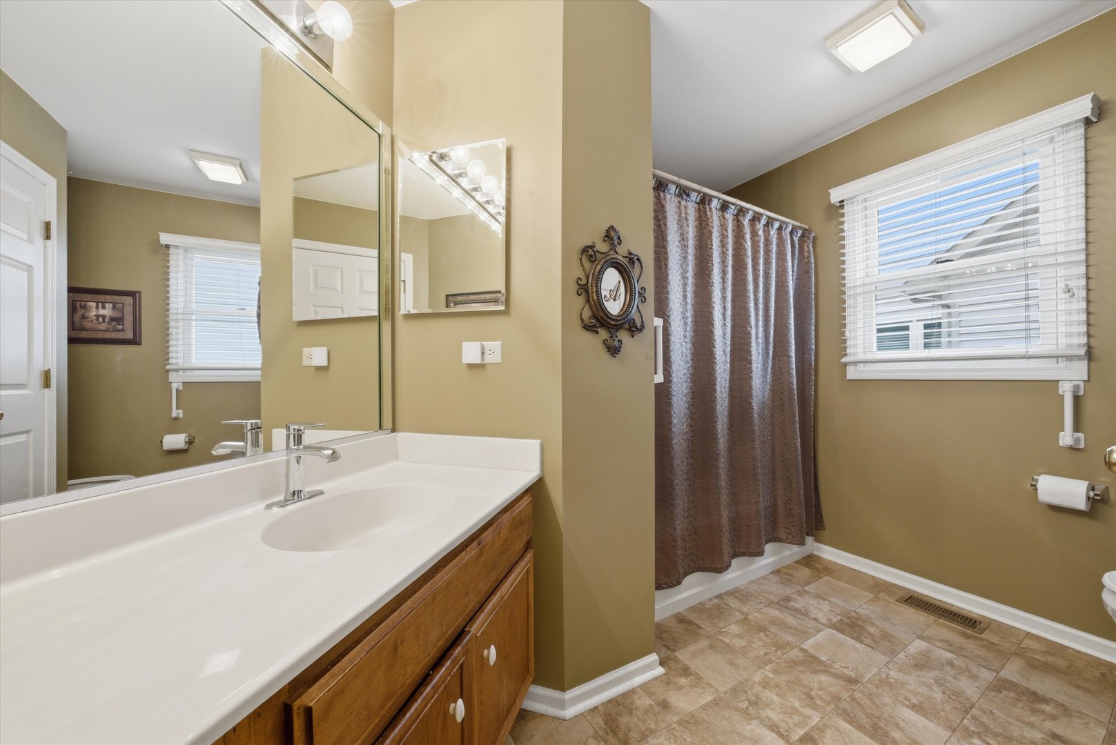 2714 Lake Shore Drive, Joliet, IL 60431