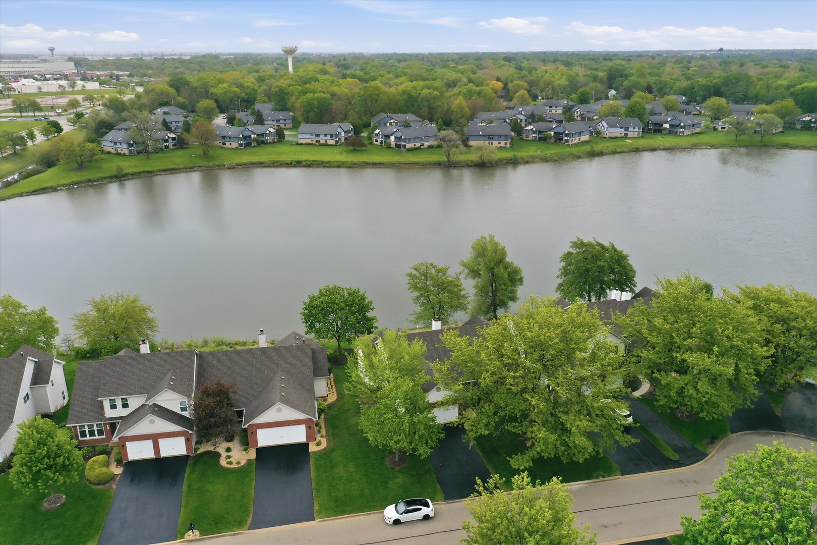 2714 Lake Shore Drive, Joliet, IL 60431