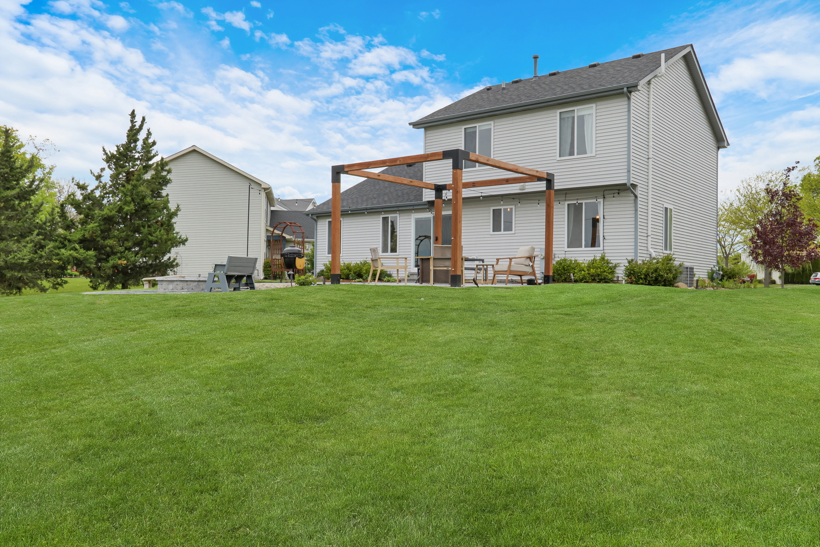 1263 E Essex Court, Round Lake Beach, IL 60073