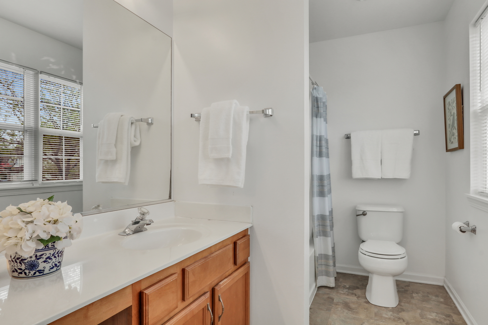 1263 E Essex Court, Round Lake Beach, IL 60073