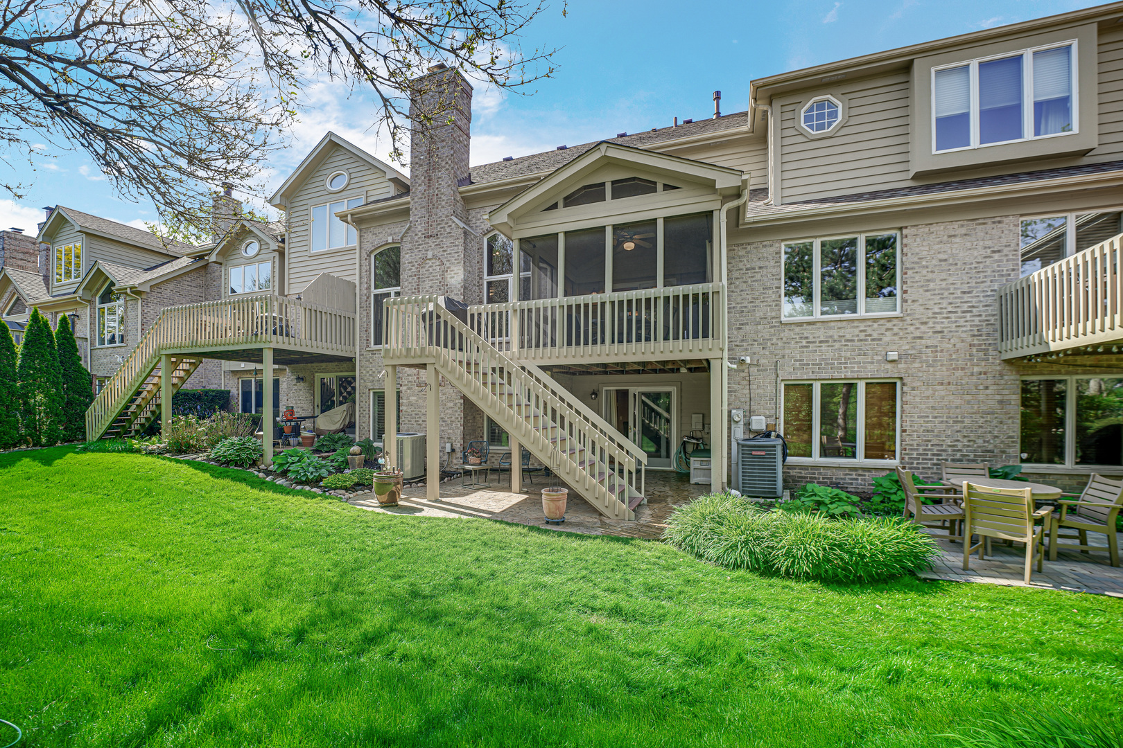 2254 Tamarack Drive, Downers Grove, IL 60515