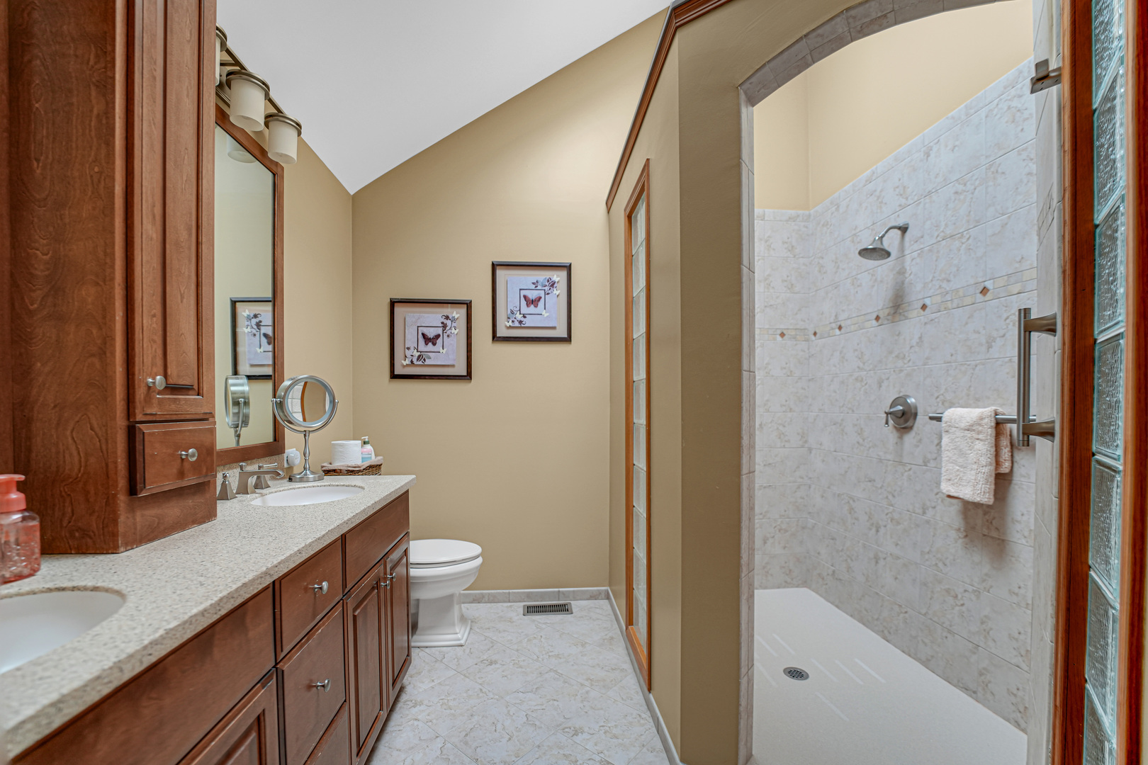 2254 Tamarack Drive, Downers Grove, IL 60515