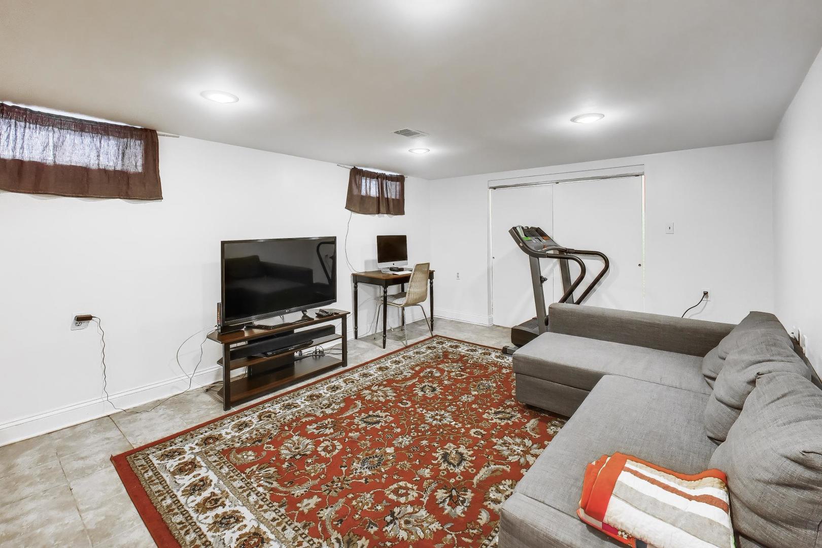 5414 N Neenah Avenue, Chicago, IL 60656