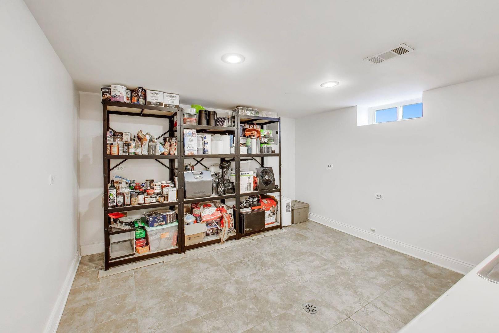 5414 N Neenah Avenue, Chicago, IL 60656