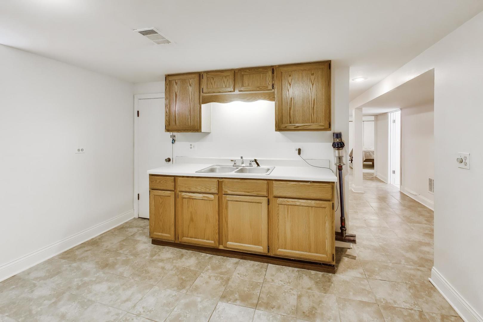 5414 N Neenah Avenue, Chicago, IL 60656