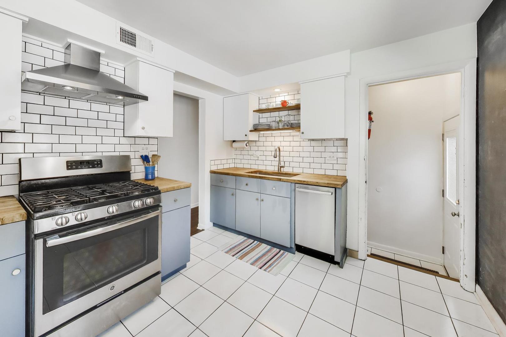 5414 N Neenah Avenue, Chicago, IL 60656
