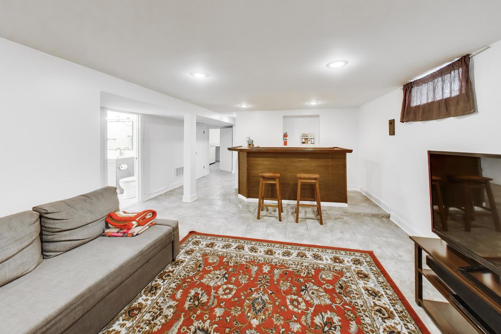 5414 N Neenah Avenue, Chicago, IL 60656