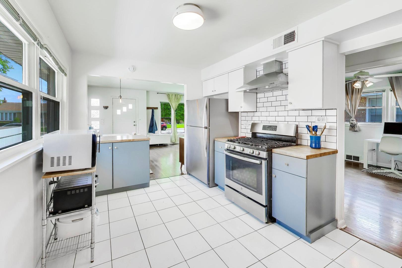 5414 N Neenah Avenue, Chicago, IL 60656