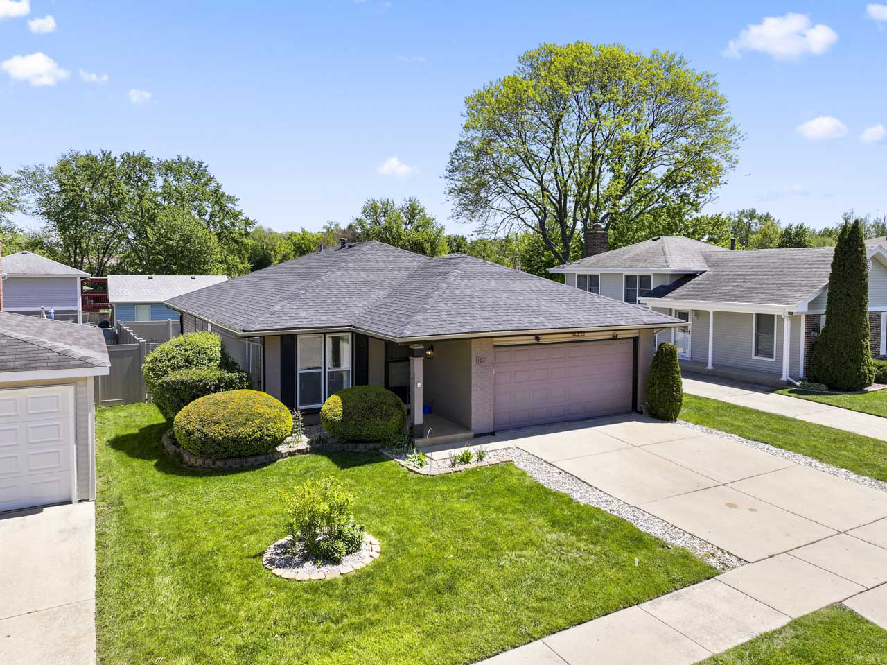 1041 Fulton Drive, Streamwood, IL 60107