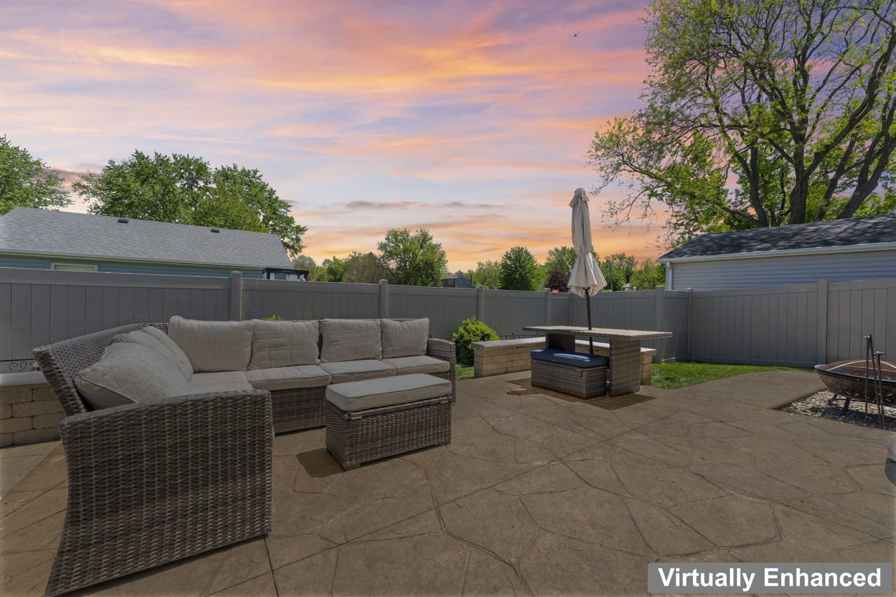 1041 Fulton Drive, Streamwood, IL 60107