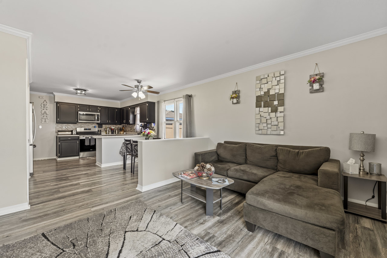 1041 Fulton Drive, Streamwood, IL 60107