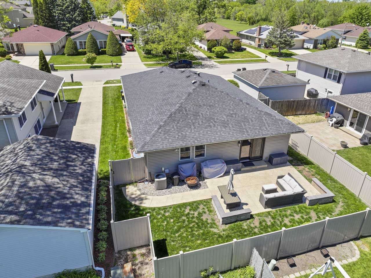 1041 Fulton Drive, Streamwood, IL 60107