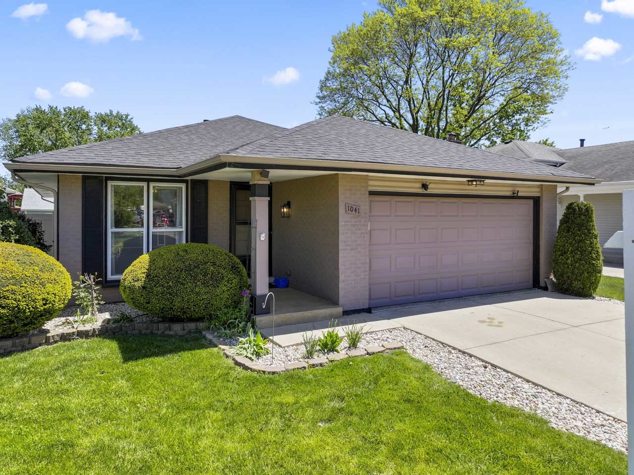 1041 Fulton Drive, Streamwood, IL 60107