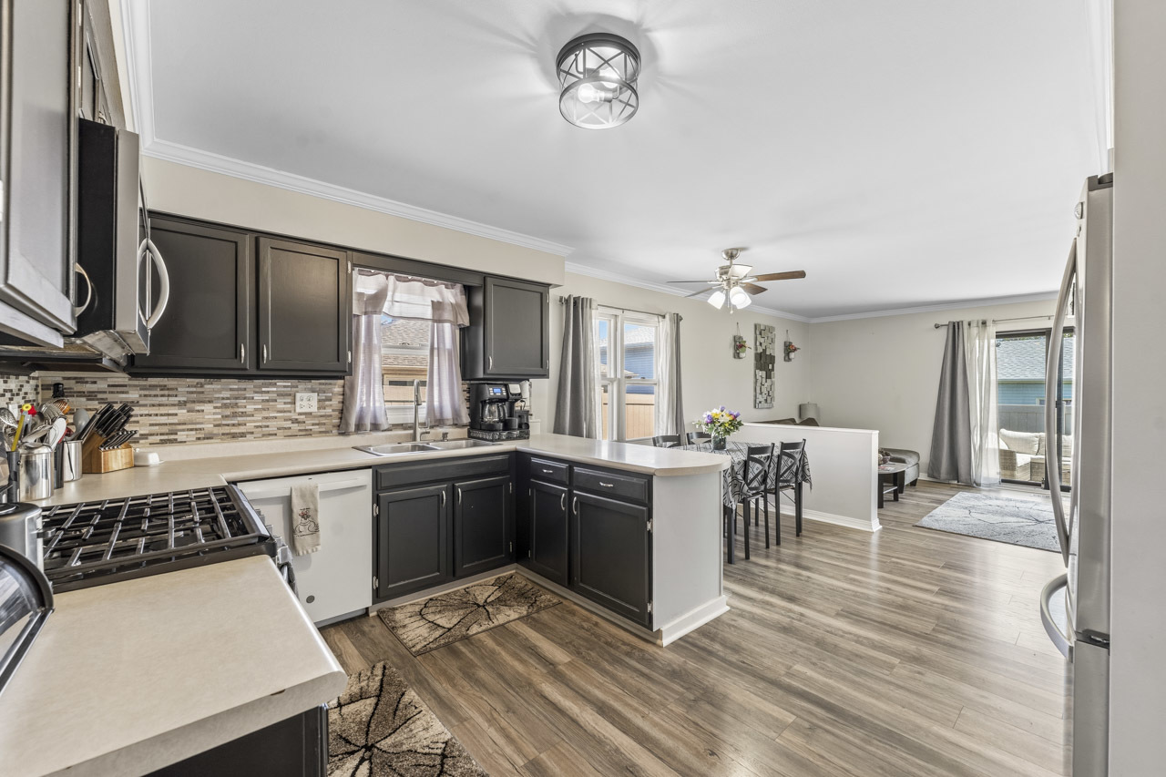 1041 Fulton Drive, Streamwood, IL 60107