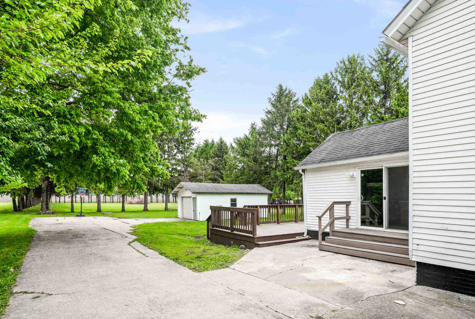 209 S Division Street, Stanford, IL 61774