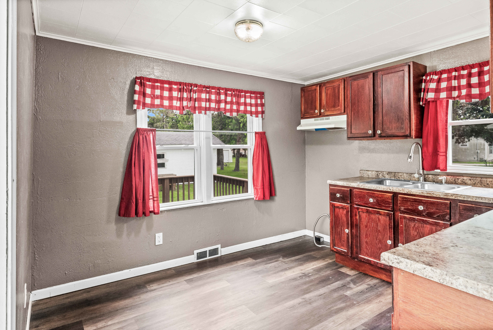 209 S Division Street, Stanford, IL 61774