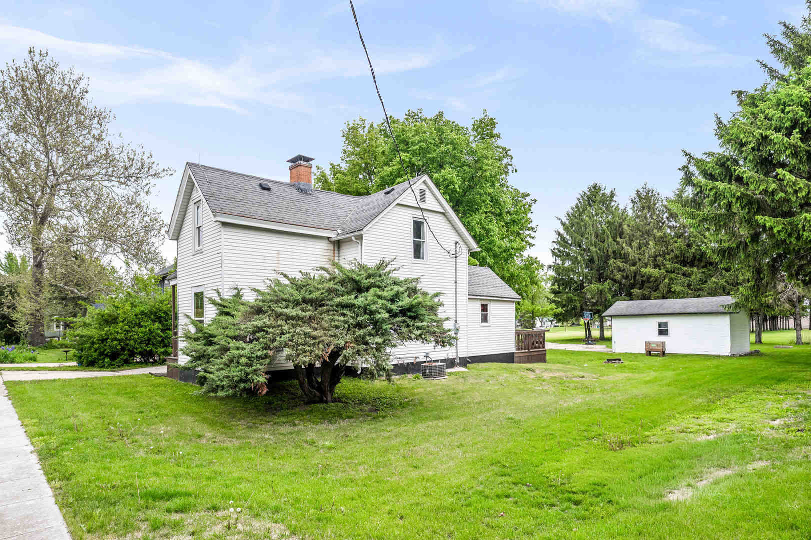209 S Division Street, Stanford, IL 61774