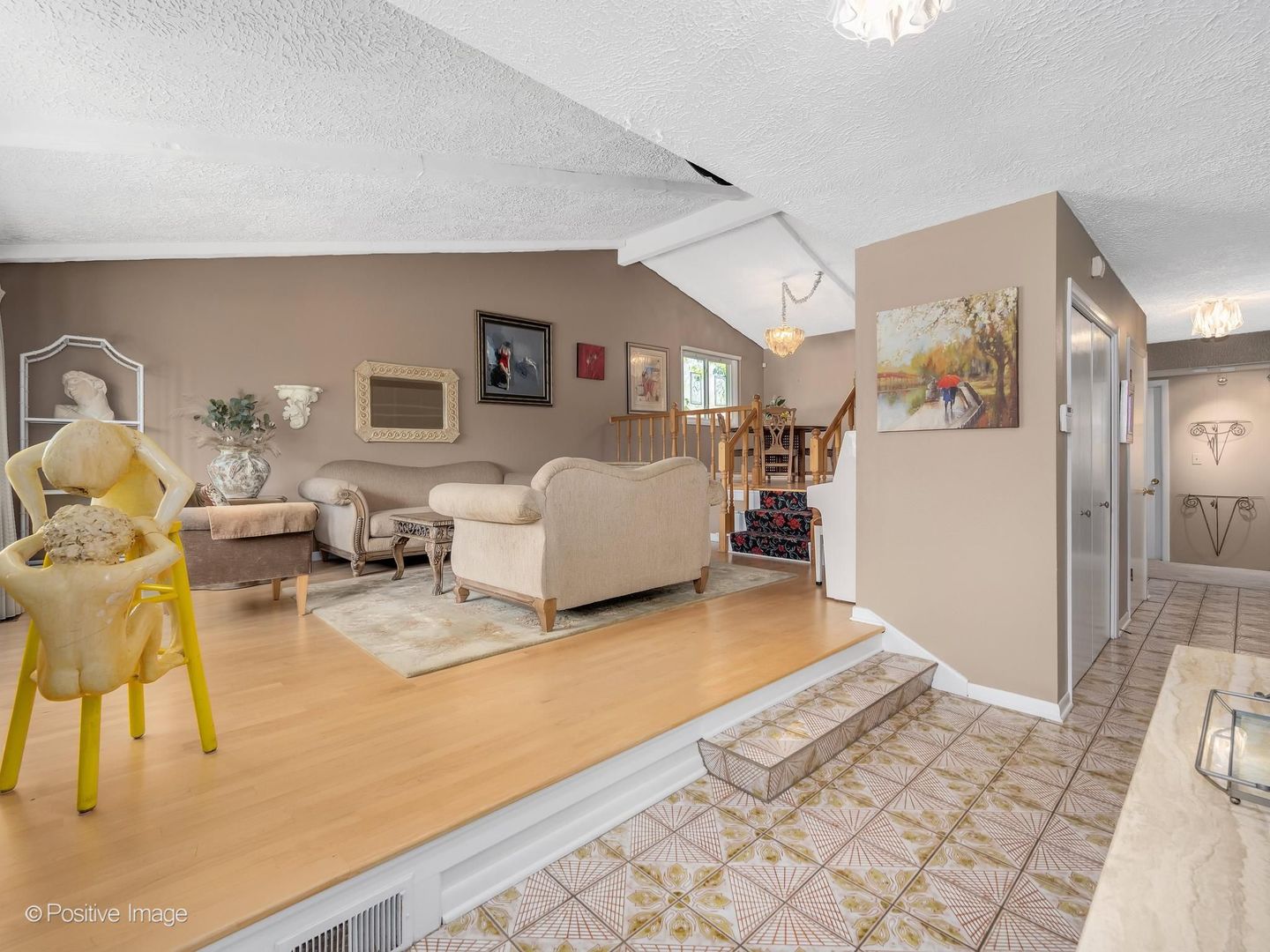 534 E Foster Avenue, Roselle, IL 60172