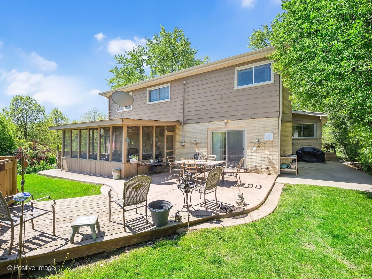 534 E Foster Avenue, Roselle, IL 60172