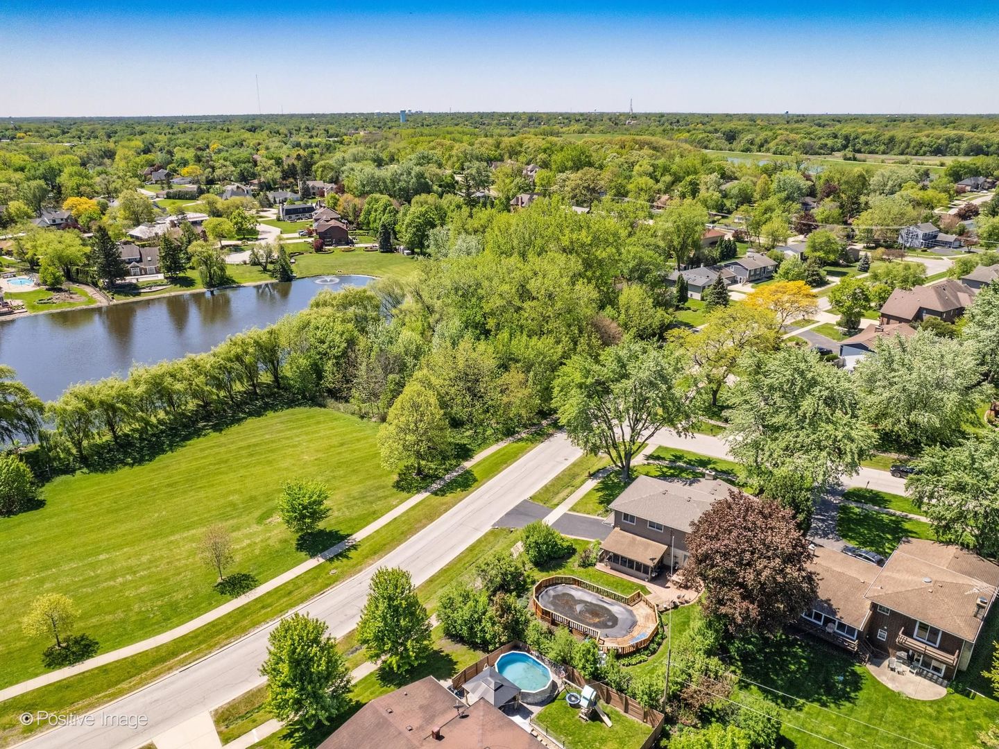 534 E Foster Avenue, Roselle, IL 60172