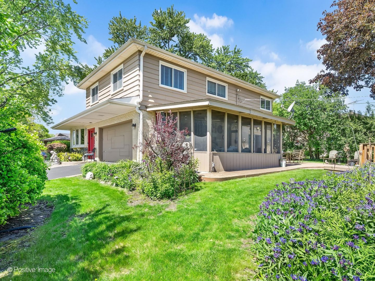 534 E Foster Avenue, Roselle, IL 60172