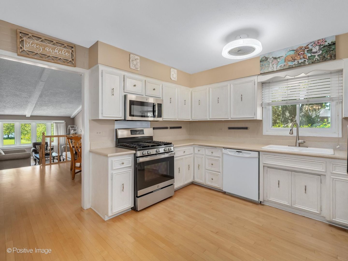 534 E Foster Avenue, Roselle, IL 60172
