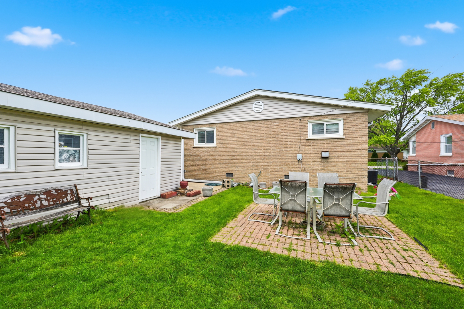 329 E Myrick Avenue, Addison, IL 60101