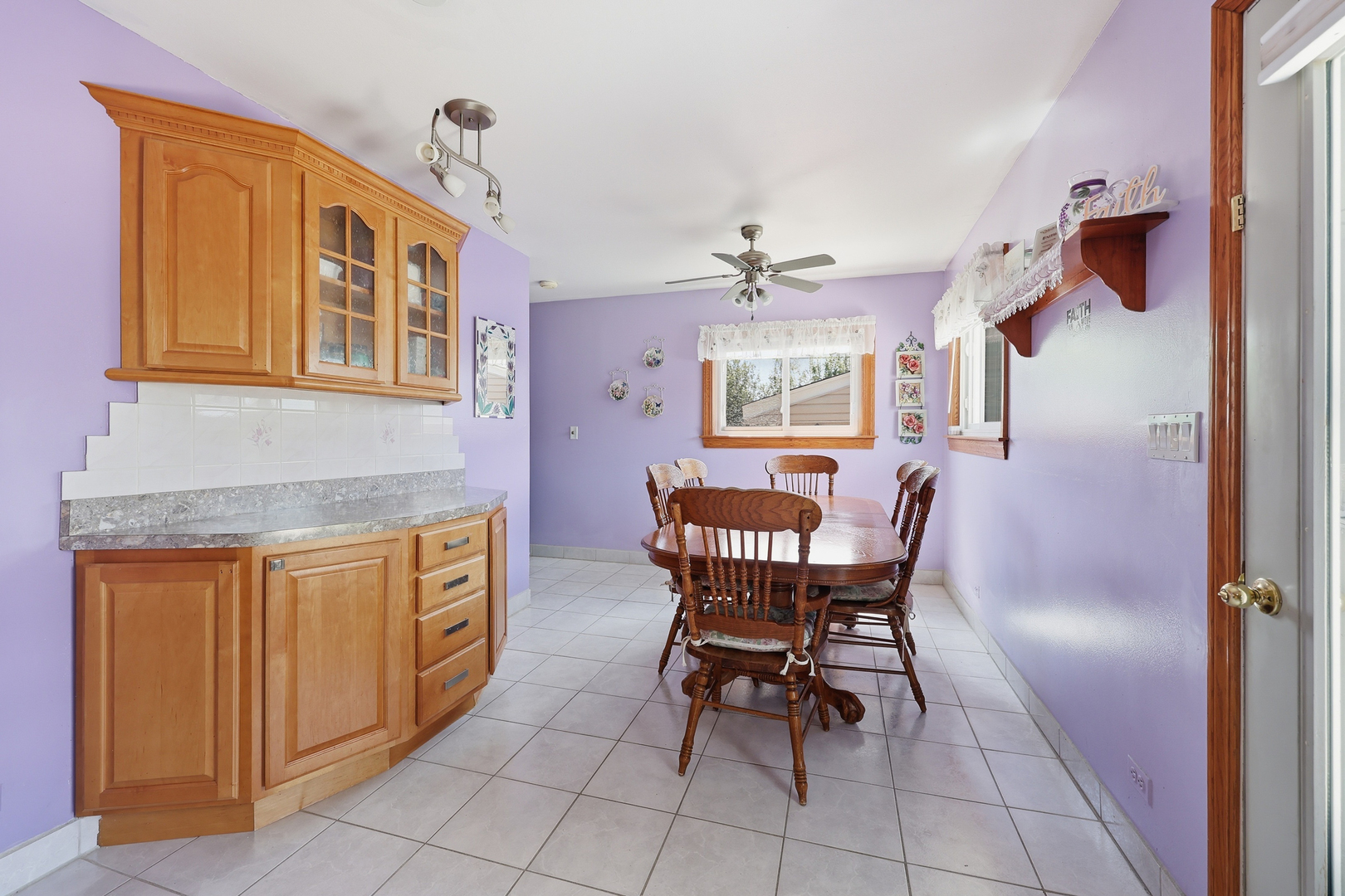 329 E Myrick Avenue, Addison, IL 60101