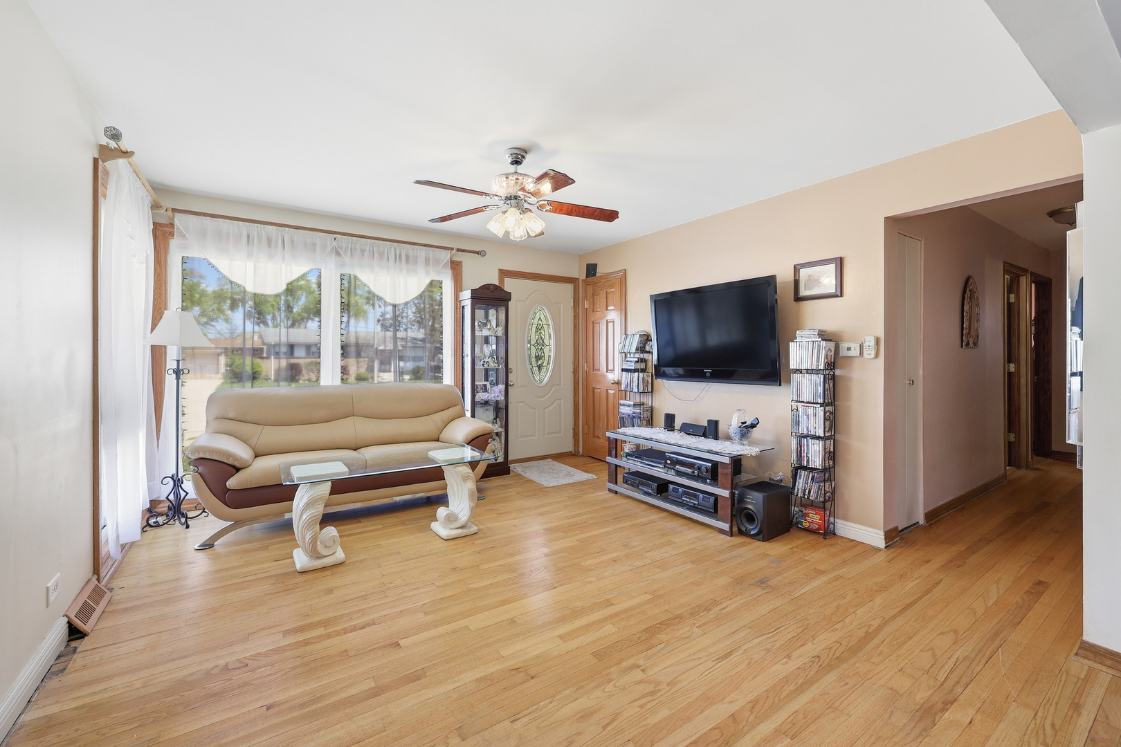 329 E Myrick Avenue, Addison, IL 60101