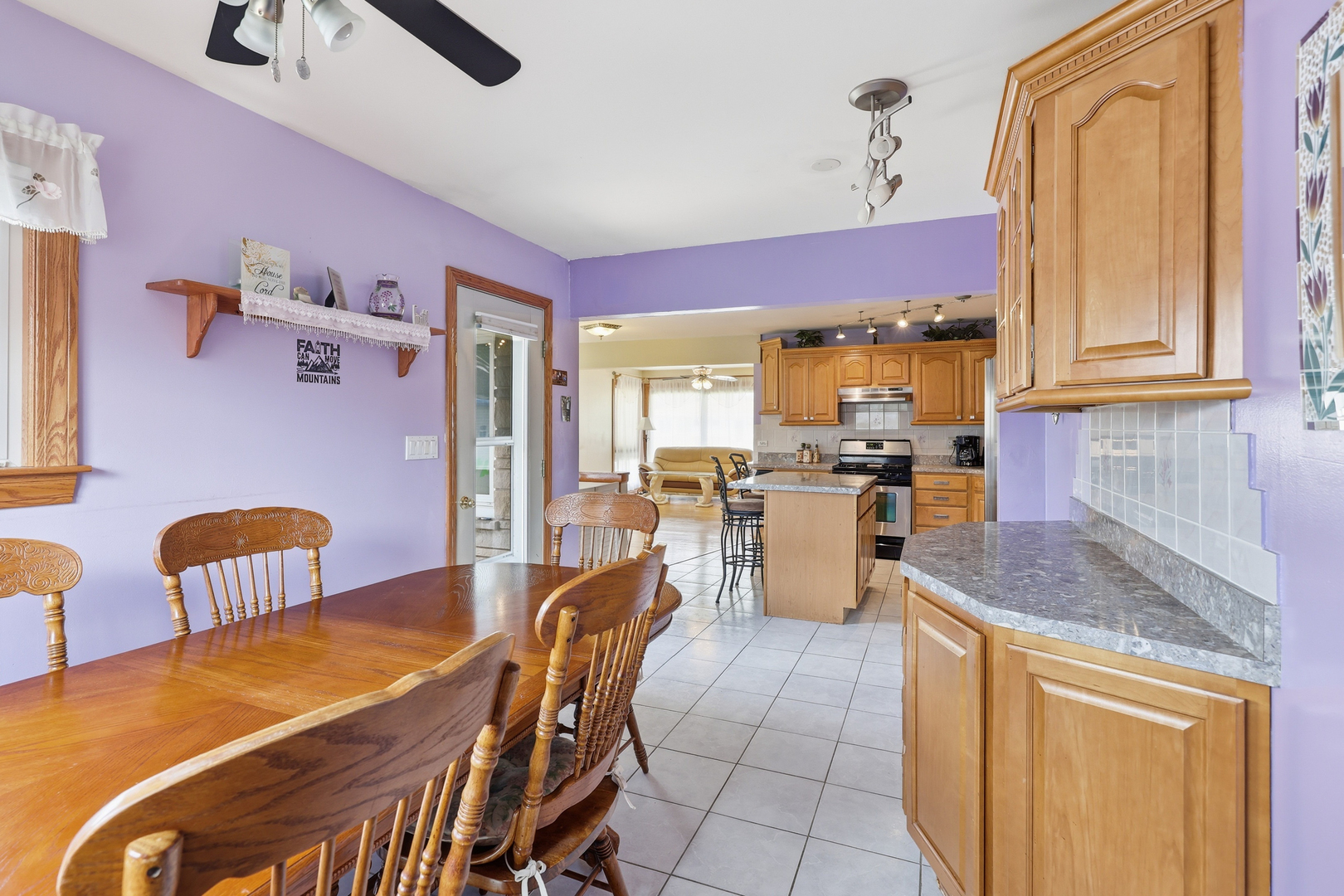 329 E Myrick Avenue, Addison, IL 60101
