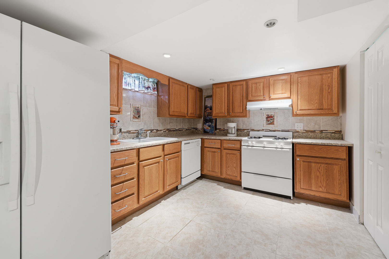 329 E Myrick Avenue, Addison, IL 60101