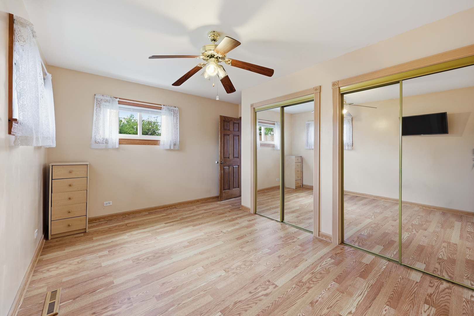 329 E Myrick Avenue, Addison, IL 60101