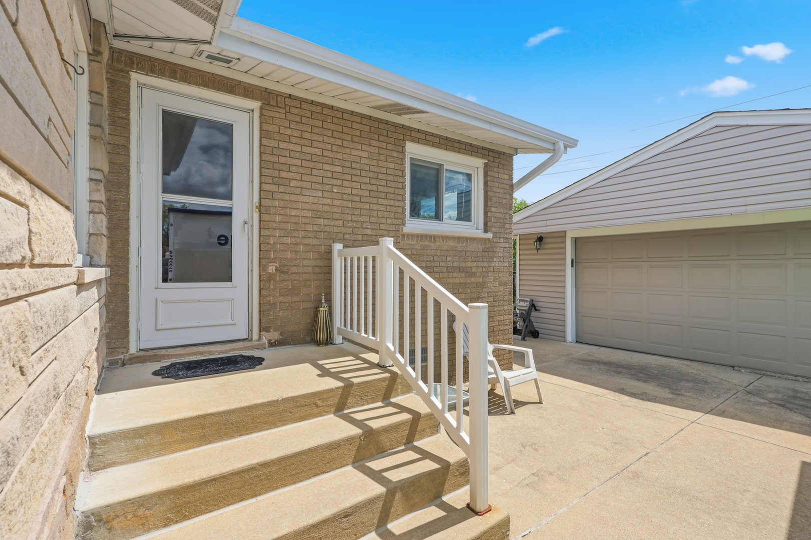 329 E Myrick Avenue, Addison, IL 60101