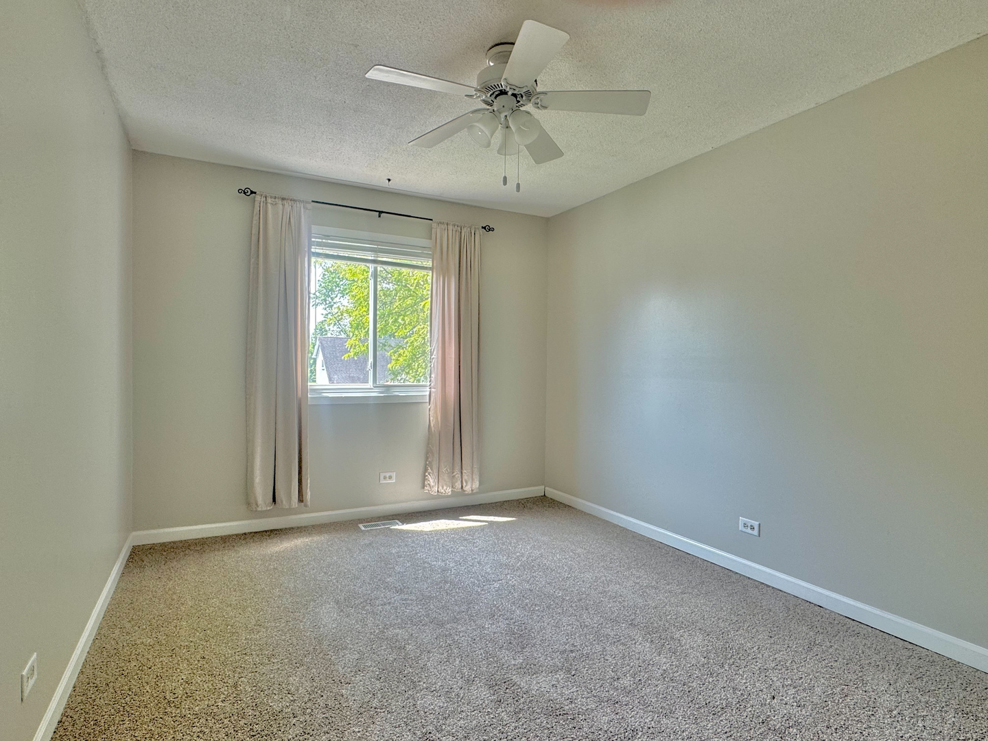 3302 Acorn Court, Aurora, IL 60504