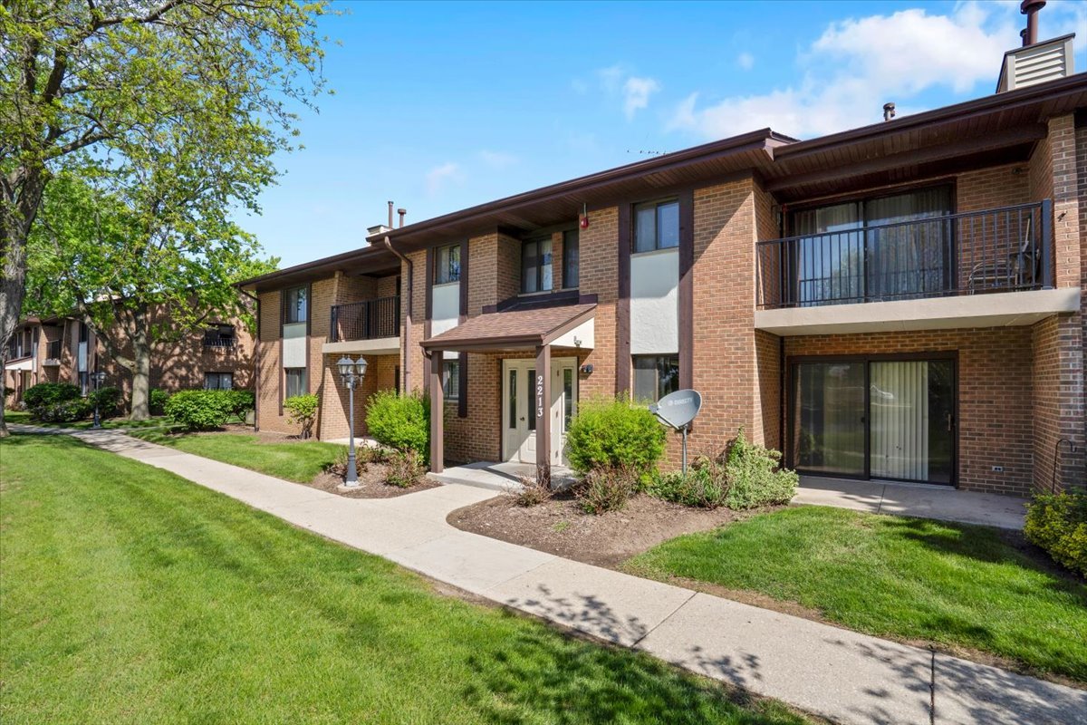2213 Wharf Drive #407, Woodridge, IL 60517