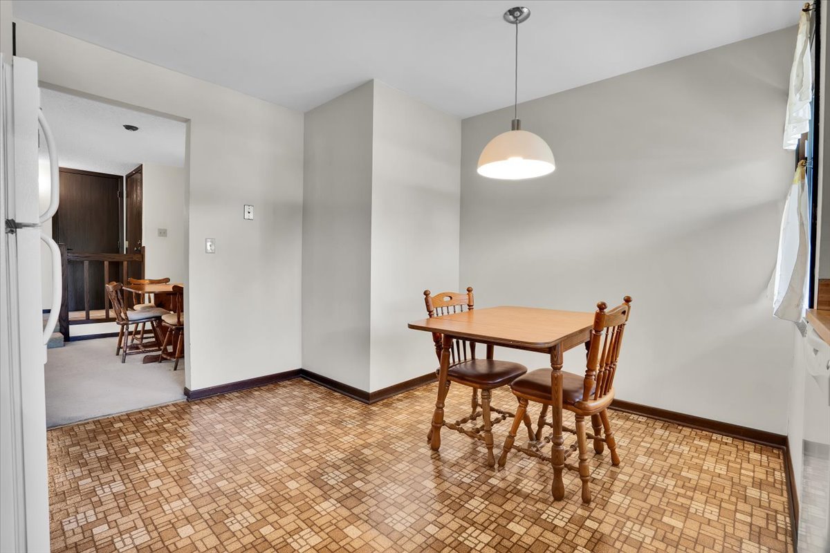 2213 Wharf Drive #407, Woodridge, IL 60517