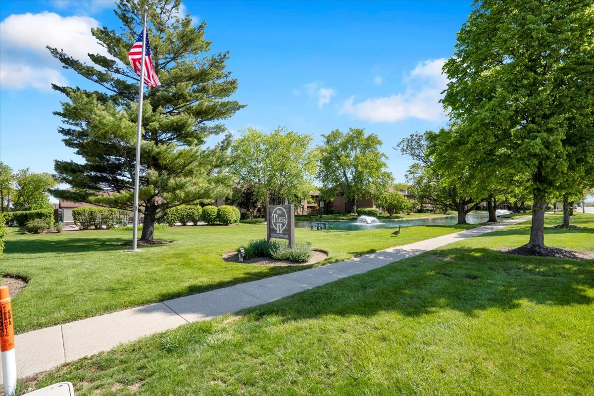 2213 Wharf Drive #407, Woodridge, IL 60517