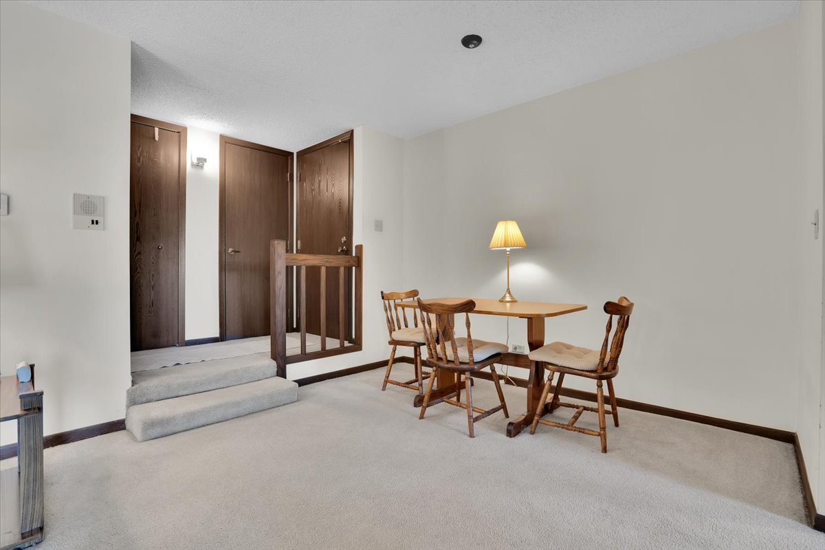 2213 Wharf Drive #407, Woodridge, IL 60517