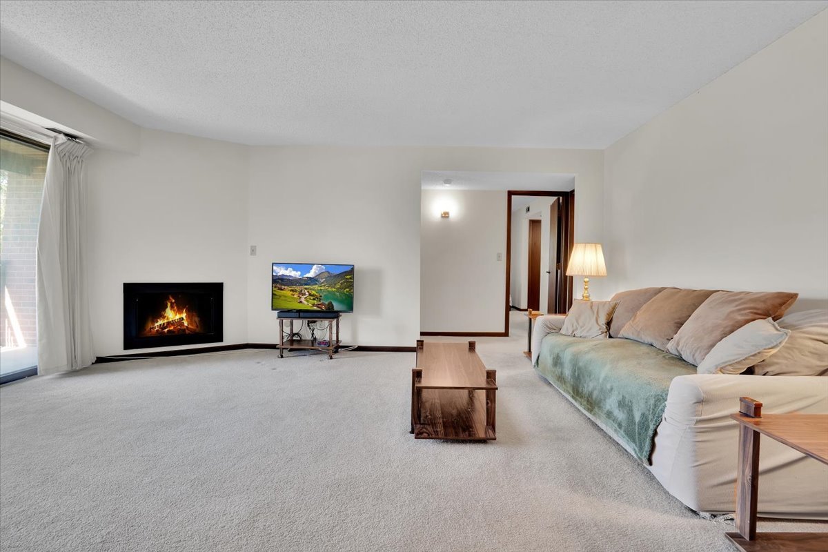 2213 Wharf Drive #407, Woodridge, IL 60517