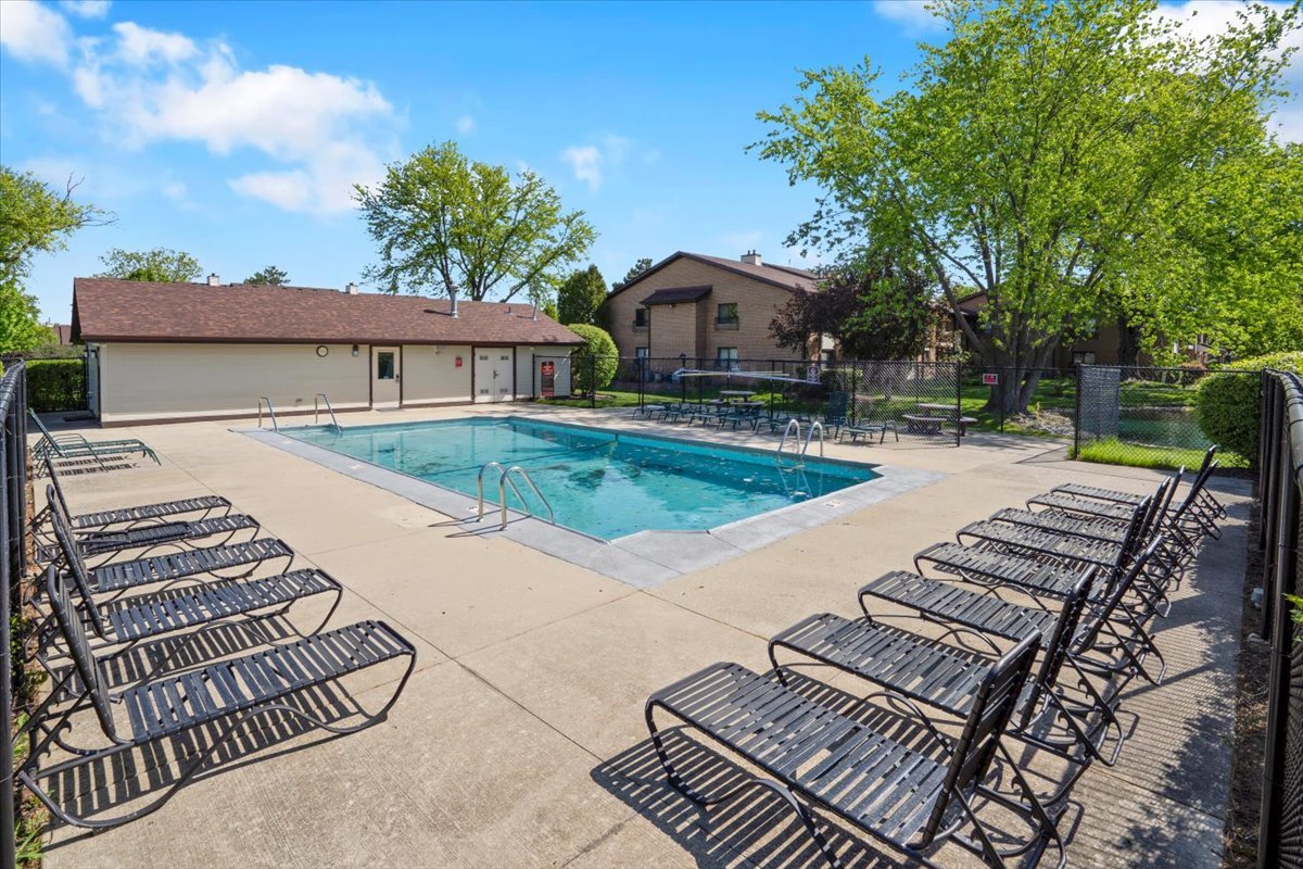 2213 Wharf Drive #407, Woodridge, IL 60517