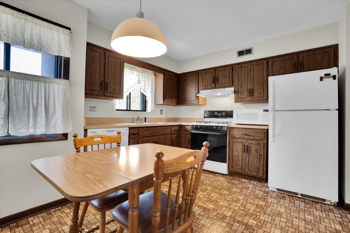2213 Wharf Drive #407, Woodridge, IL 60517