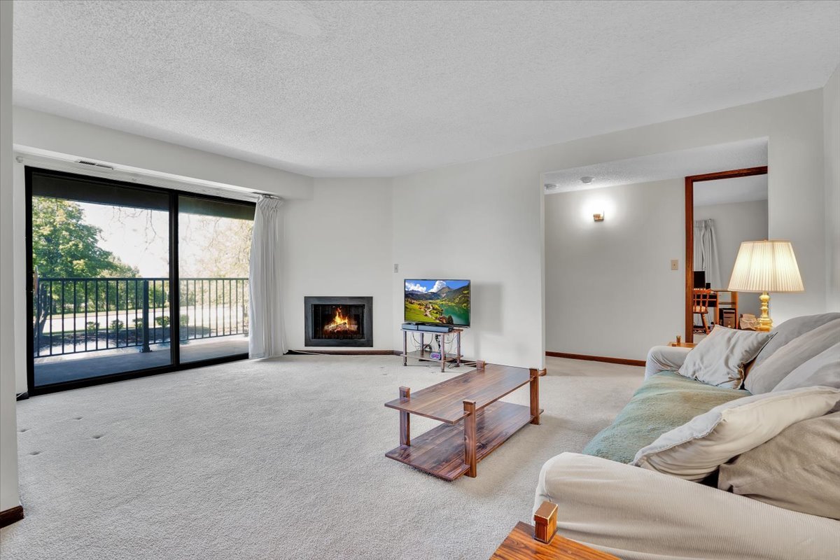 2213 Wharf Drive #407, Woodridge, IL 60517